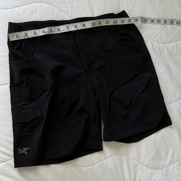 Arc'teryx Women's Black Athletic Shorts - Picture 2 of 6